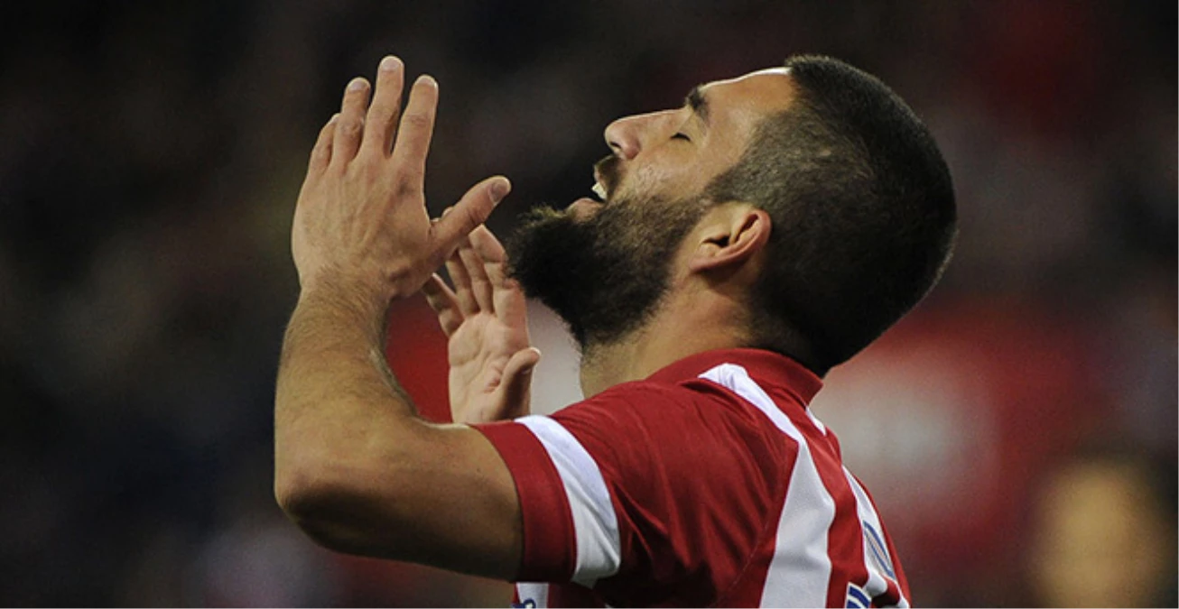 Arda Turan\'ın Eski Sevgilisi Sinem Kobal İspanya\'da Gözde