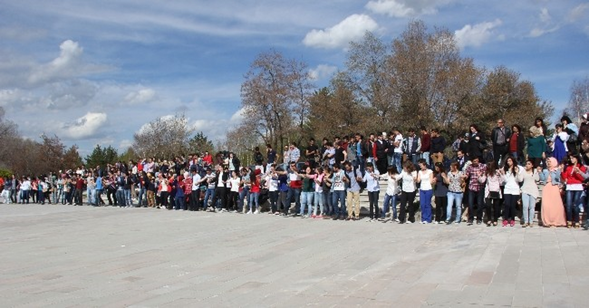 Artvin\'den Sonra Erzurum\'da da En Uzun Horon Halkası Denemesi
