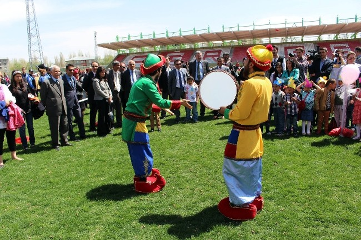Ağrı\'da "1. Geleneksel Çocuk Şenliği"