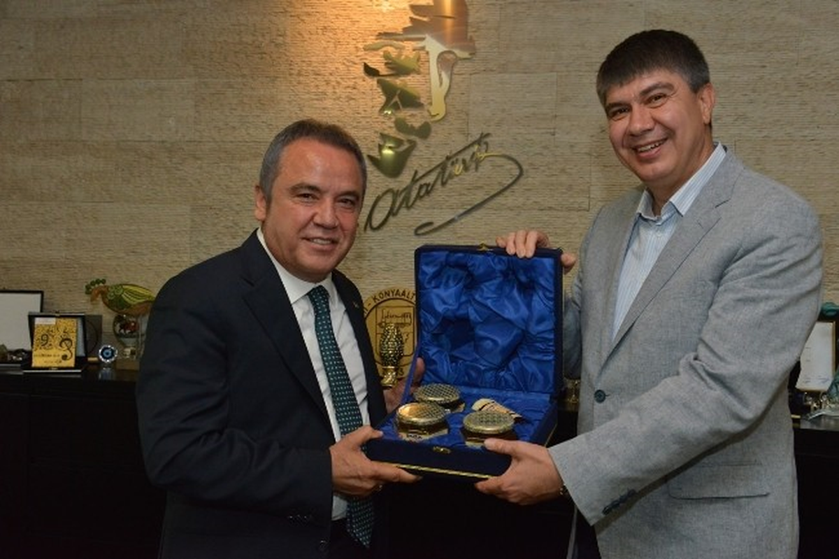 Başkan Böcek, Başkan Türel\'i Makamında Ağırladı