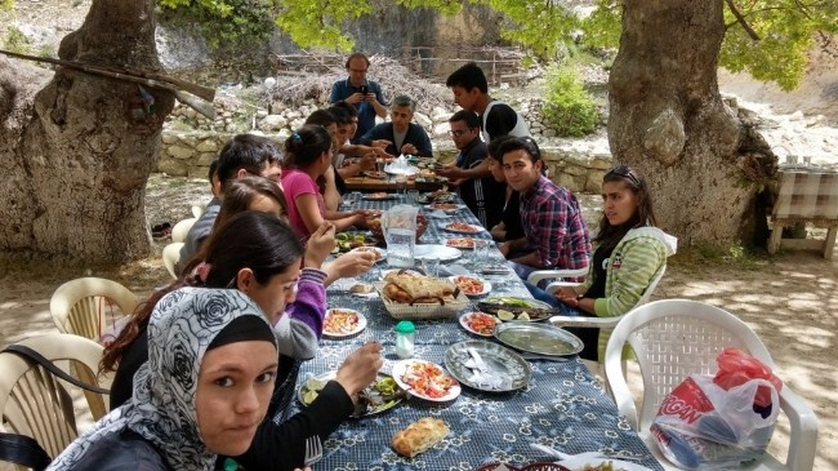Bozyazı\'da Öğrenciler Streslerini Atmak İçin Piknik Düzenledi