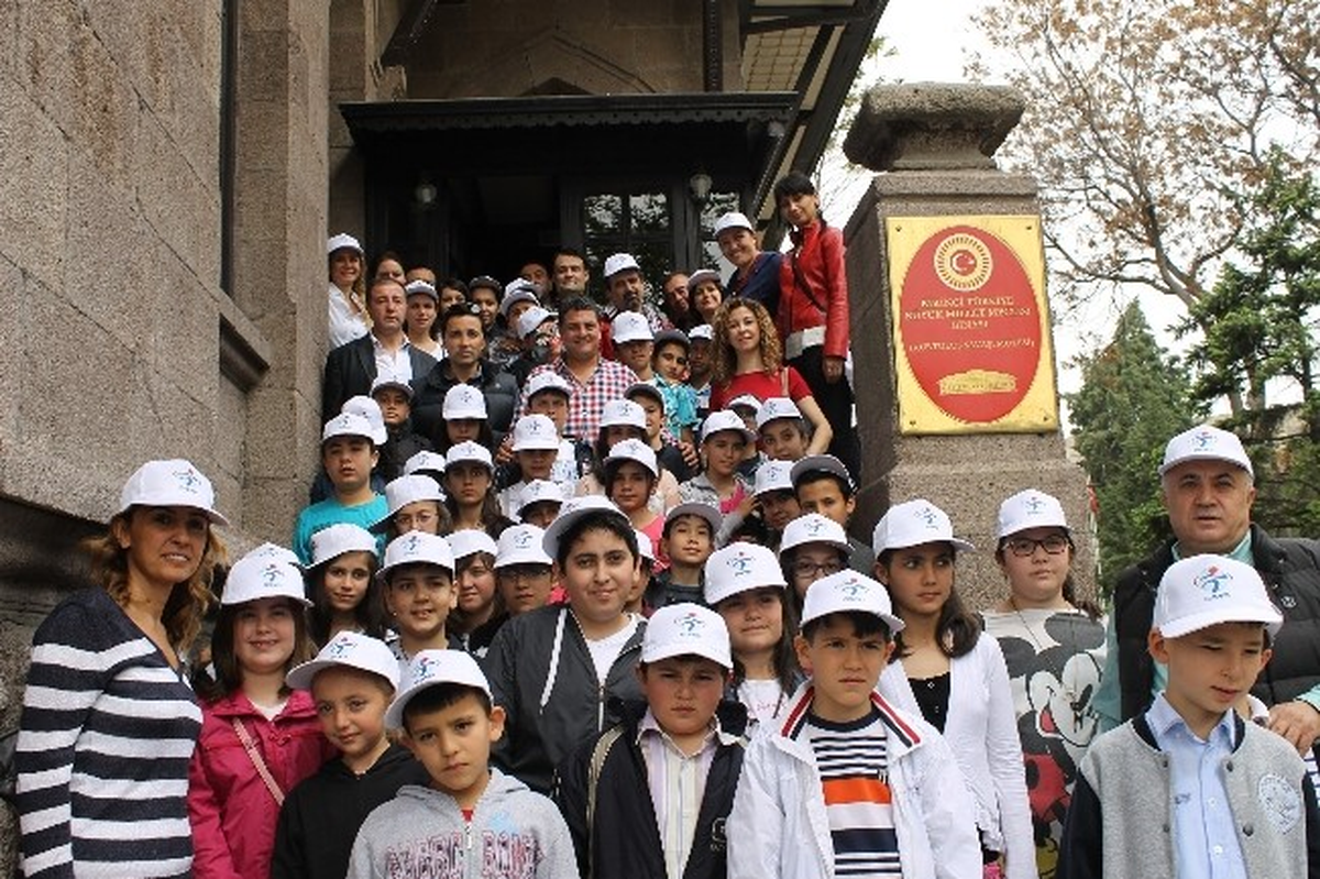 Buldanlı 37 Öğrenci Anıtkabir\'i Ziyaret Etti
