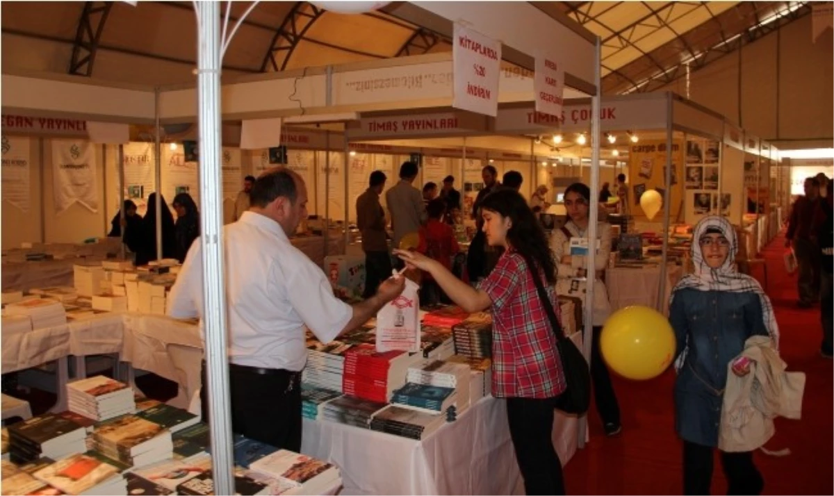 Çarşamba Kitap Fuarı\'na Yoğun İlgi