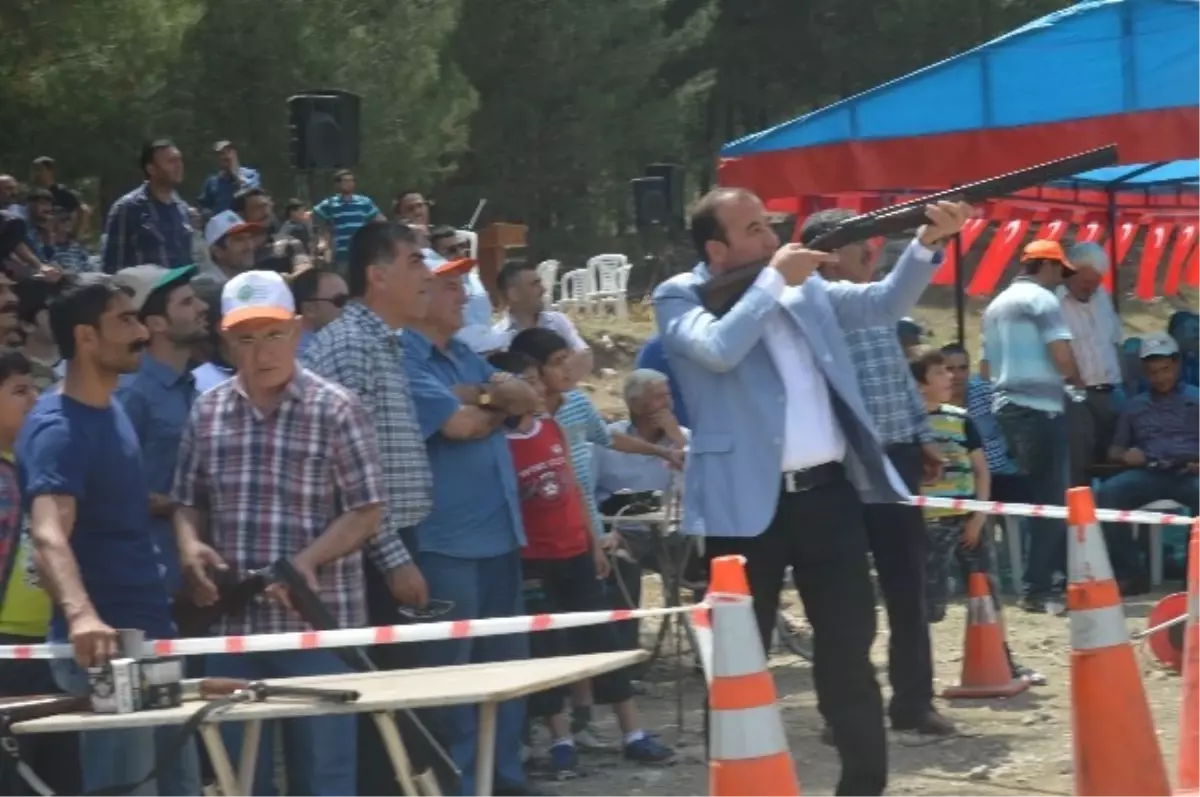 Ceyhan\'da Doğa ve Sevgi Festivali Renkli Geçti