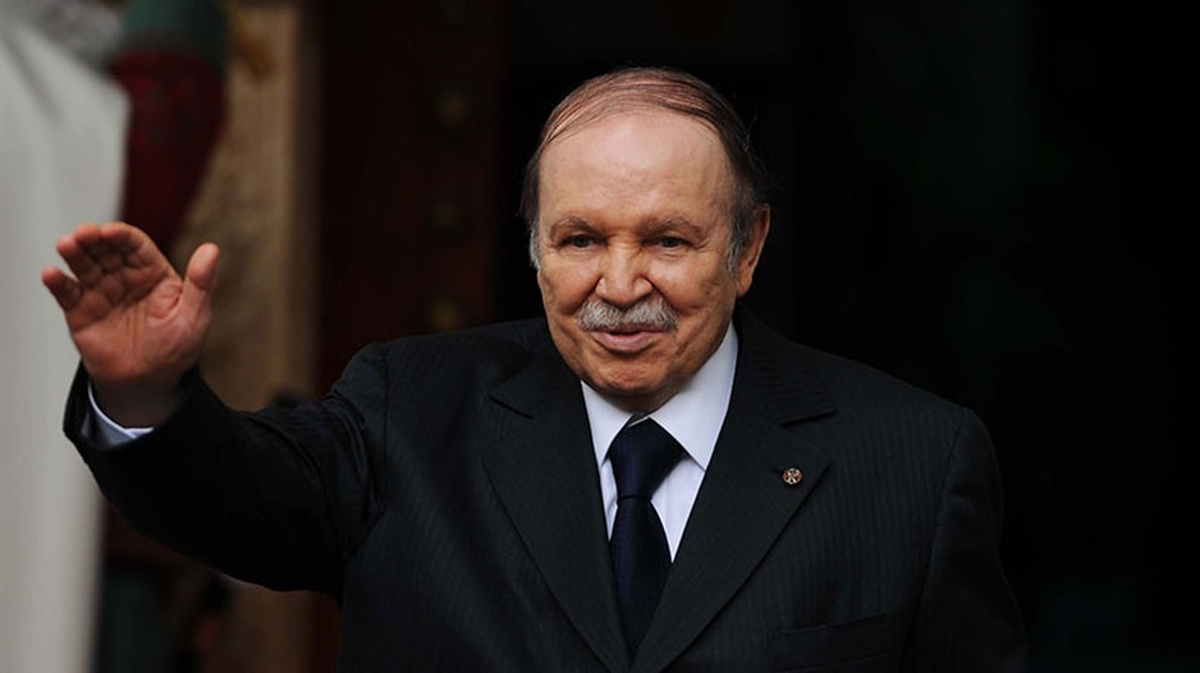 Cezayir\'de Kabine Değişikliği