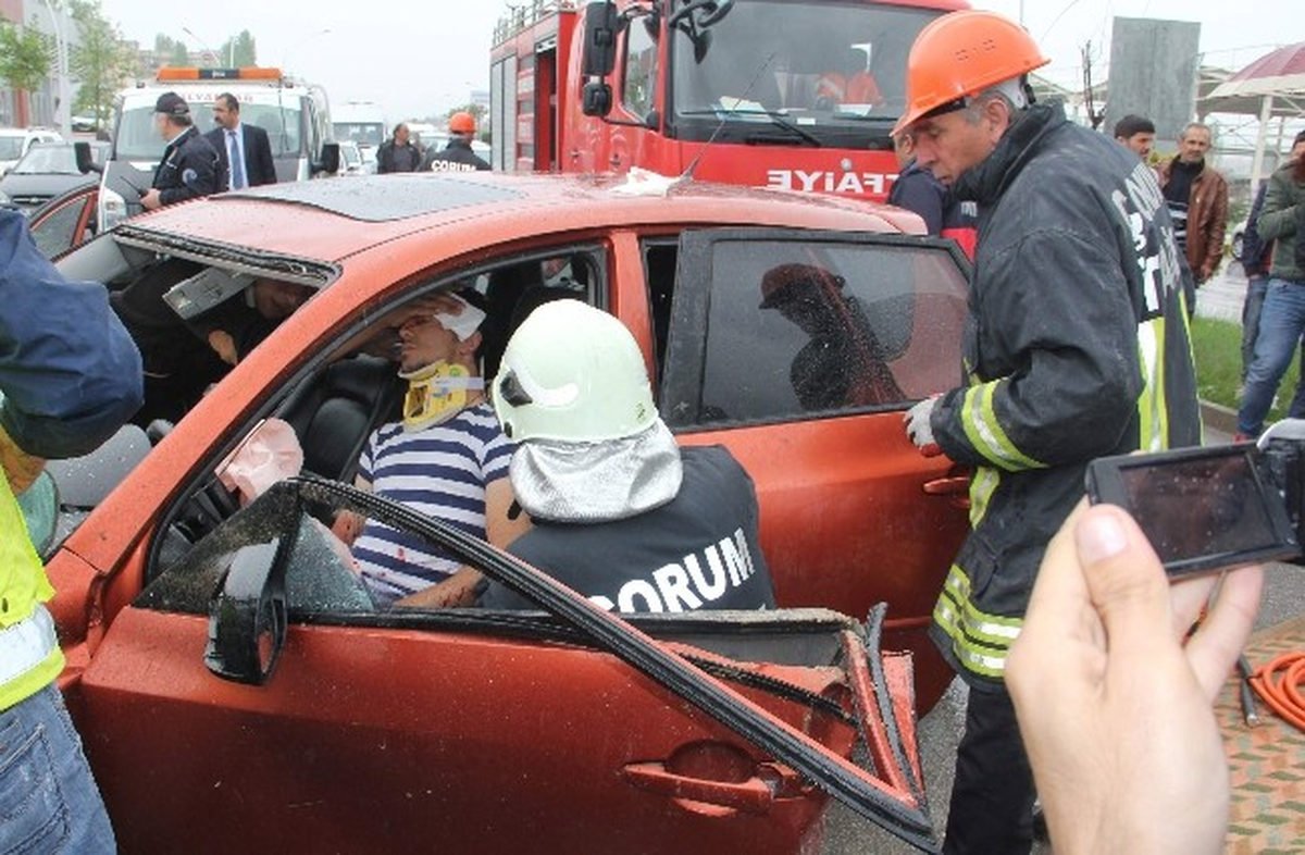 Çorum\'da Trafik Kazası: 4 Yaralı