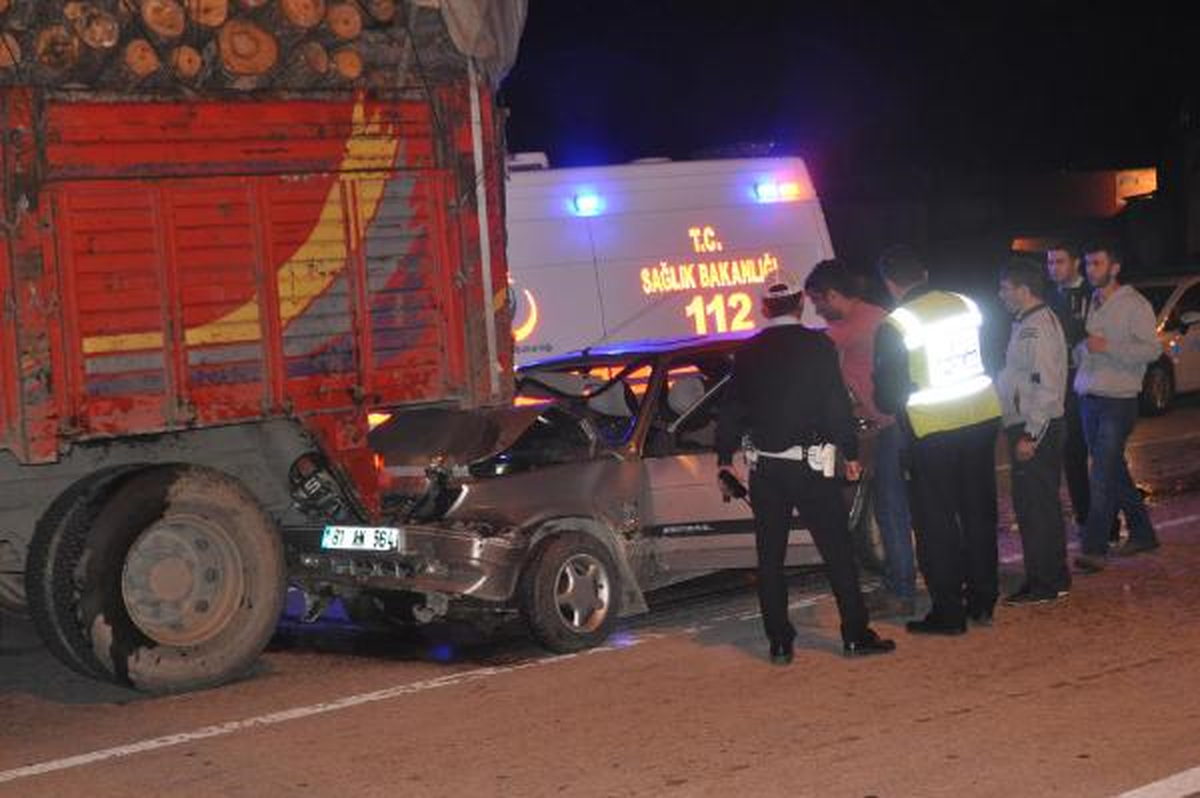 Düzce\'de Trafik Kazaları: 2 Ölü, 4 Yaralı