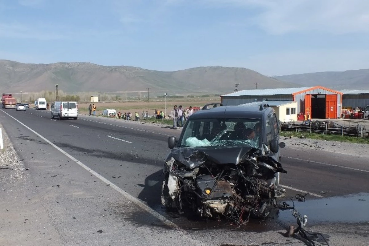Erzurum\'da Trafik Kazası: 1 Ölü, 4 Yaralı
