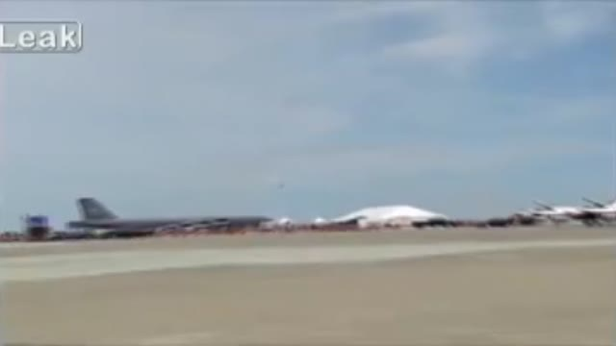 Gösteri Uçağı Ters Manevra Sırasında Böyle Yere Çakıldı
