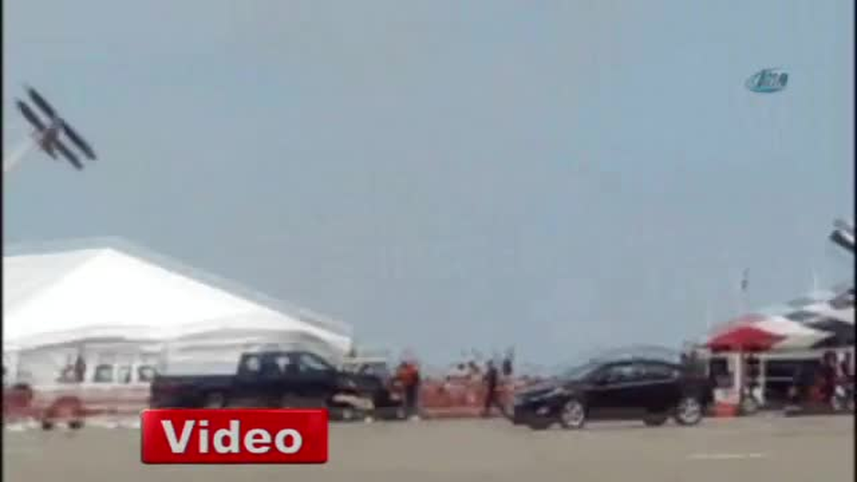Gösteri Uçağını Düştü Pilot Yere Çakıldı