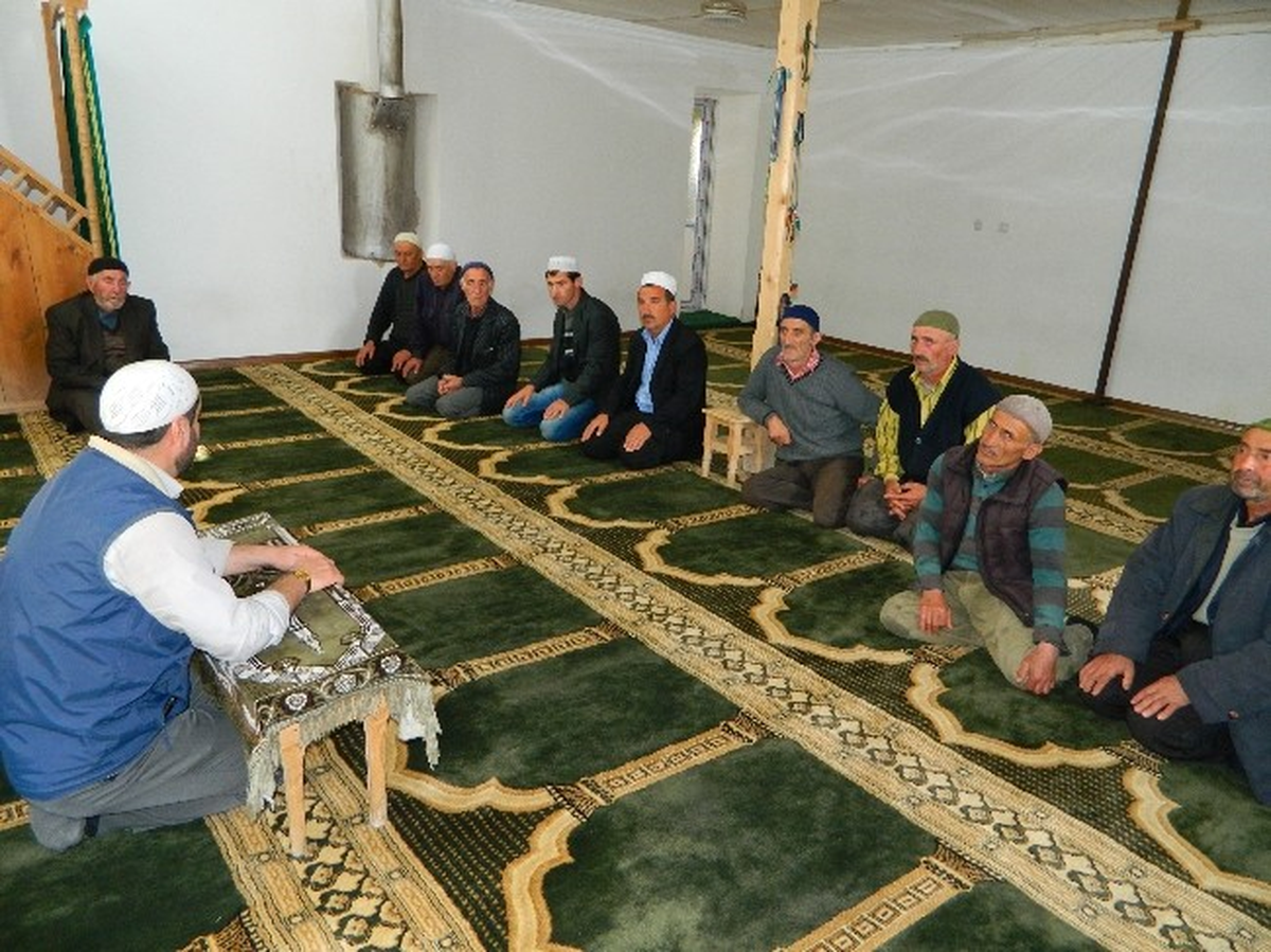 Gürcistan\'da Camiler Yardım Bekliyor