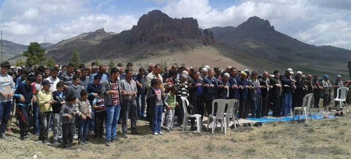 Hasangazi ve İlhan Köyleri Yağmur Duasına Çıktı