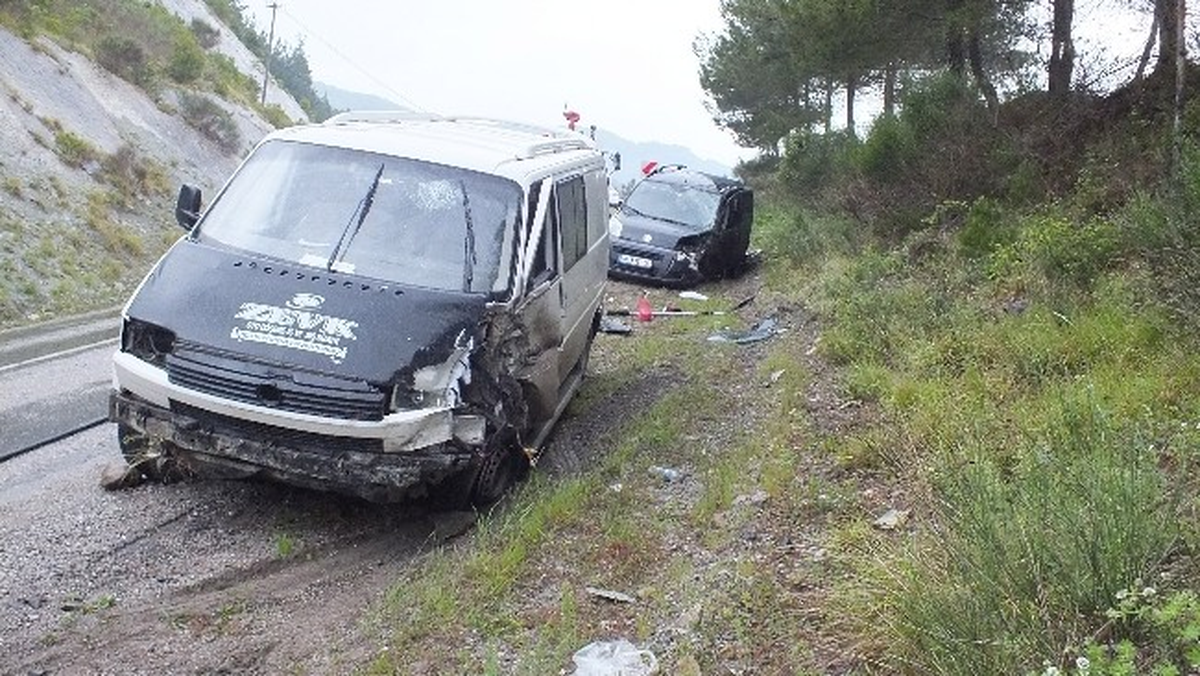 İnebolu\'da Trafik Kazası: 3 Yaralı