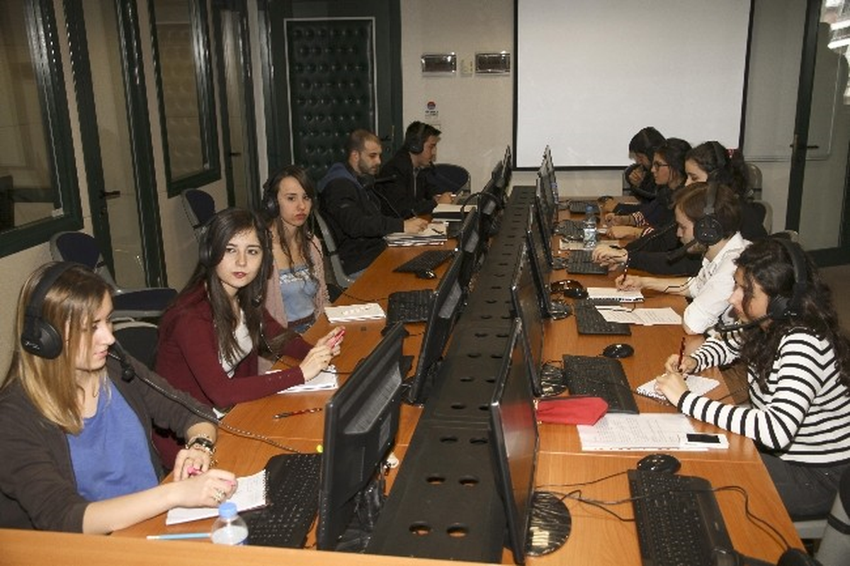 İzmir Ekonomililer Çeviride de Öncü