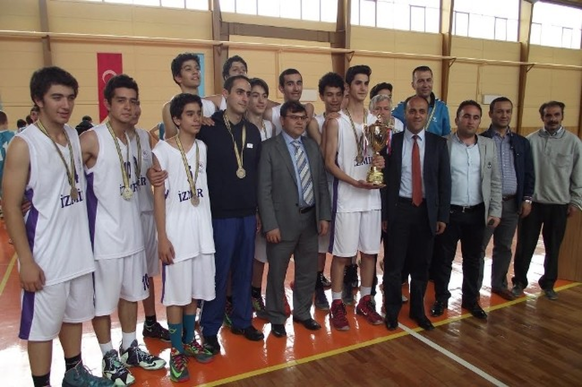 İzmirli Yıldız Basketçiler Türkiye Şampiyonu Oldu