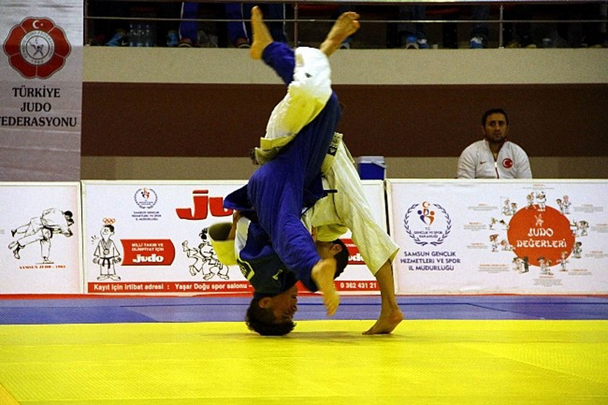 Judo\'da Gençler Yarışıyor