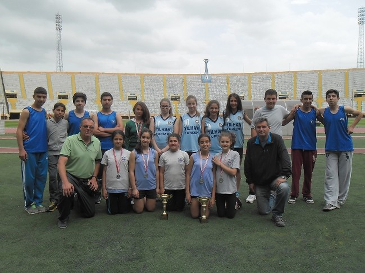 Karşıyaka Evin Leblebicioğlu Ortaokulu Atletizmde İzmir\'i Temsil Edecek