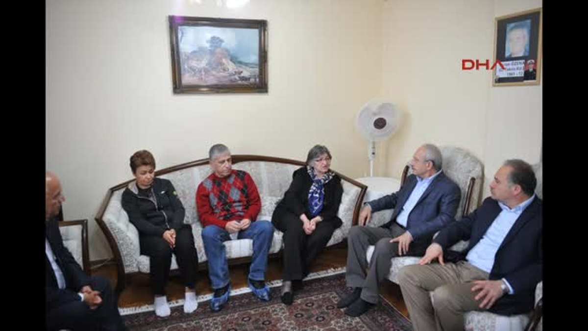 Kılıçdaroğlu\'ndan Albay Özenalp\'in Ailesine Taziye Ziyareti