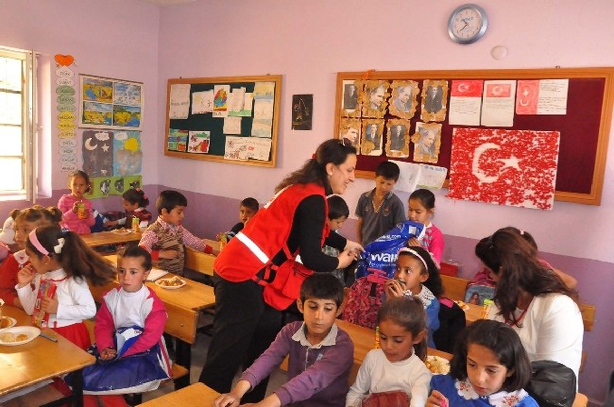 Kızılay\'dan Öğrencilere Yardım