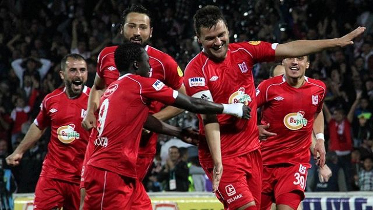 Orduspor\'dan Balıkesirspor\'a Kutlama