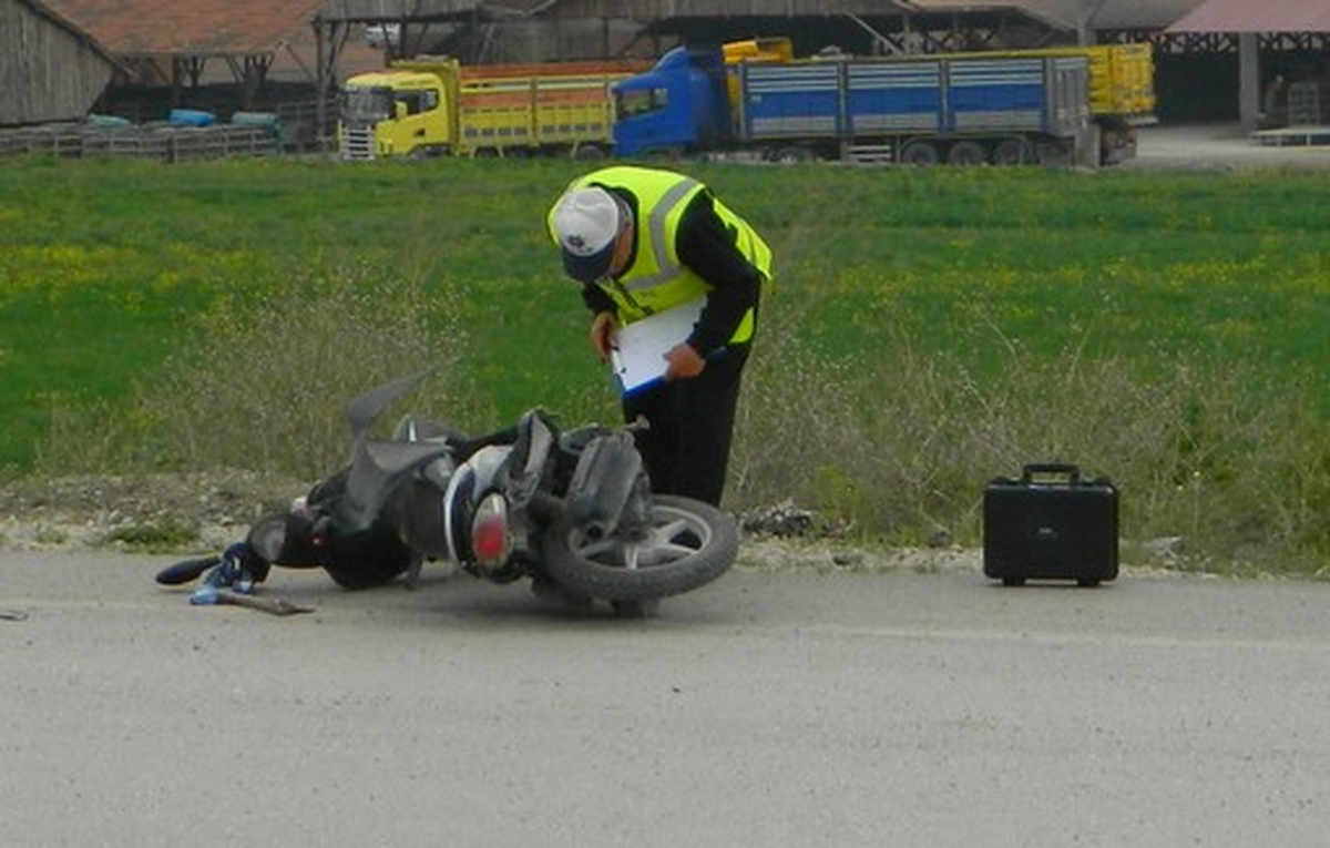 Osmancık\'ta Otomobille Motosiklet Işıklı Kavşakta Çarpıştı :1 Ölü