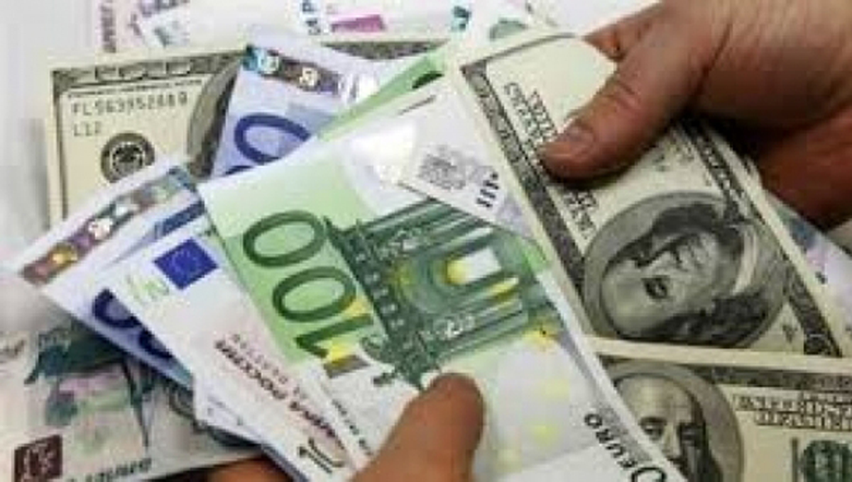 Dolar 2,1060, Avro 2,9210 Liradan Haftaya Başladı