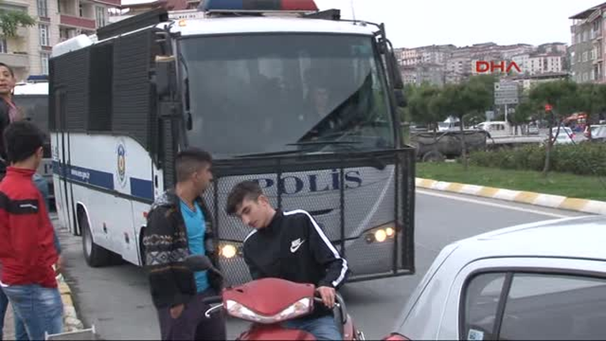 Sultangazi\'de Boş Arazide Uyuşturucu Operasyonu