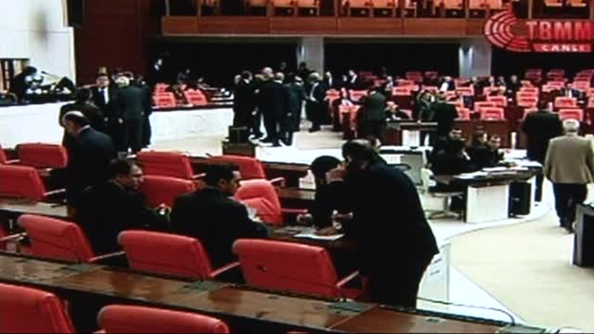 TBMM\'de 4 Eski Bakan Hakkında Meclis Soruşturma Komisyonu Kurulmasına Karar Verildi