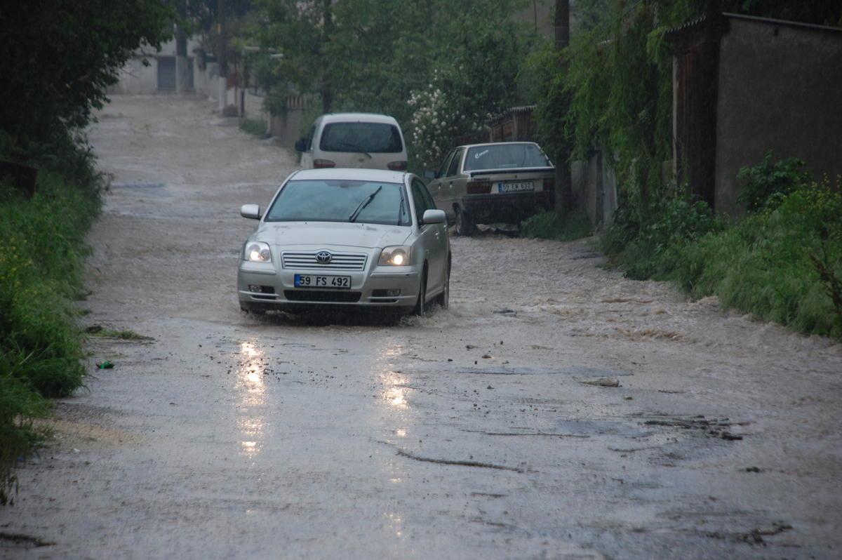 Tekirdağ\'da Sağanak Yağış