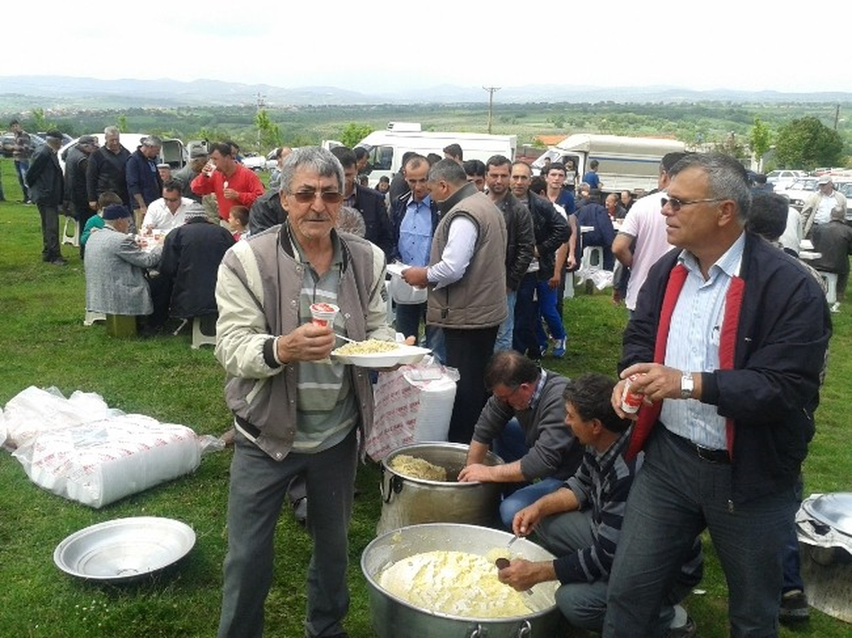 Tepeköy Köyünde Hayır Yemeği Düzenlendi