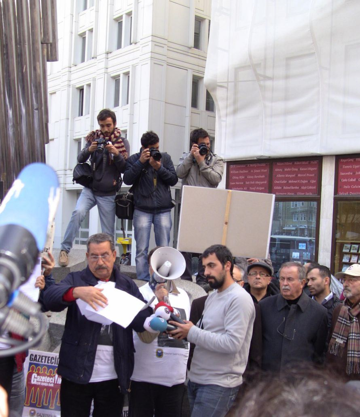 Tutuklu Gazetecilerden 28\'i Terör Örgütü Mensubu