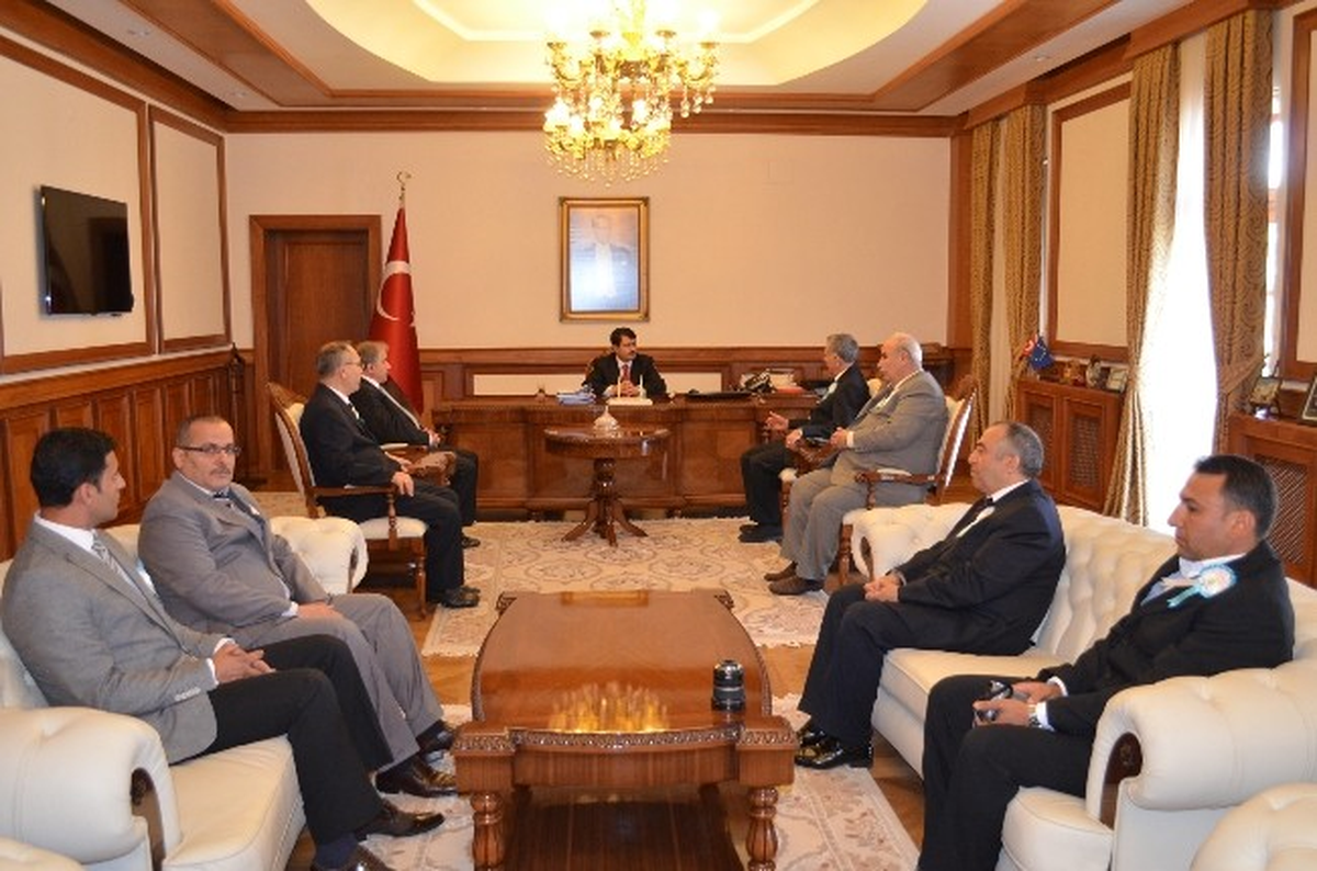 Vakıflar Bölge Müdürü, Vali Şahin\'i Ziyaret Etti