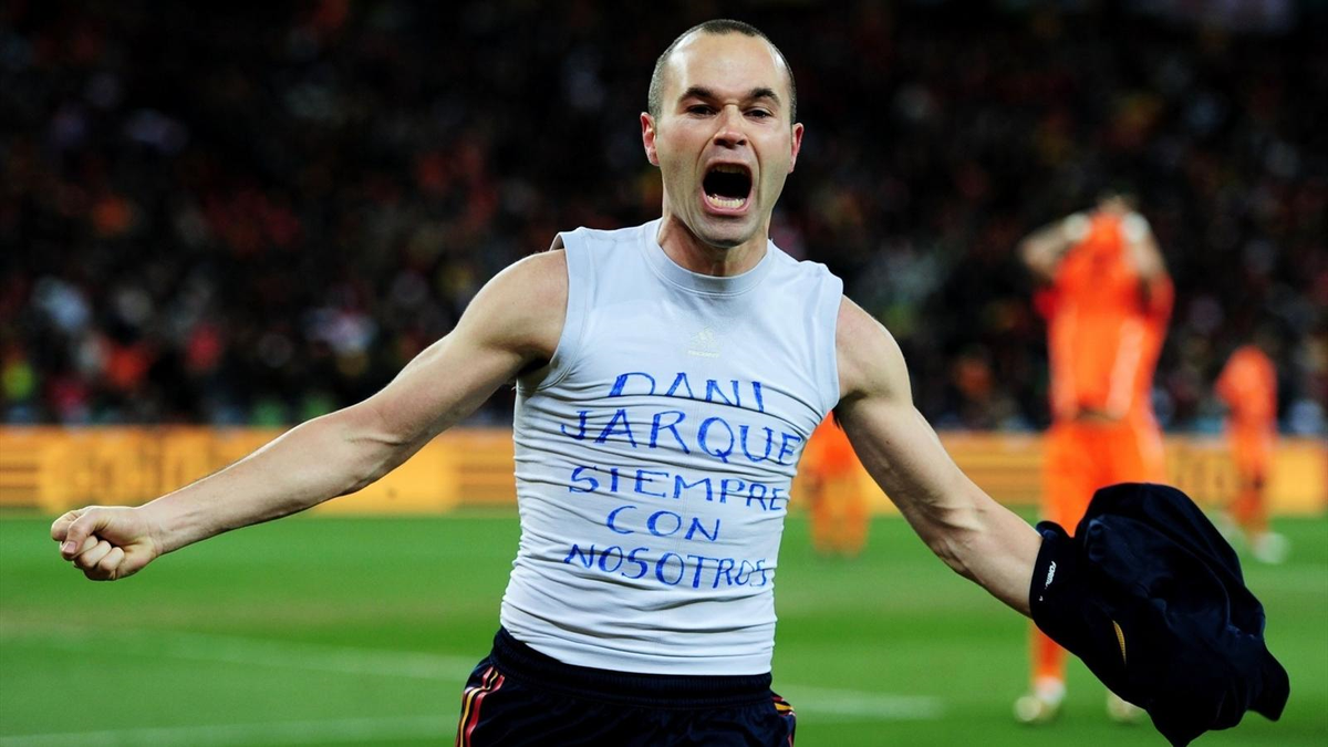 Video/ Andres Iniesta Akıllardan Silinmeyen Golünü Tekrar Atmayı Denedi