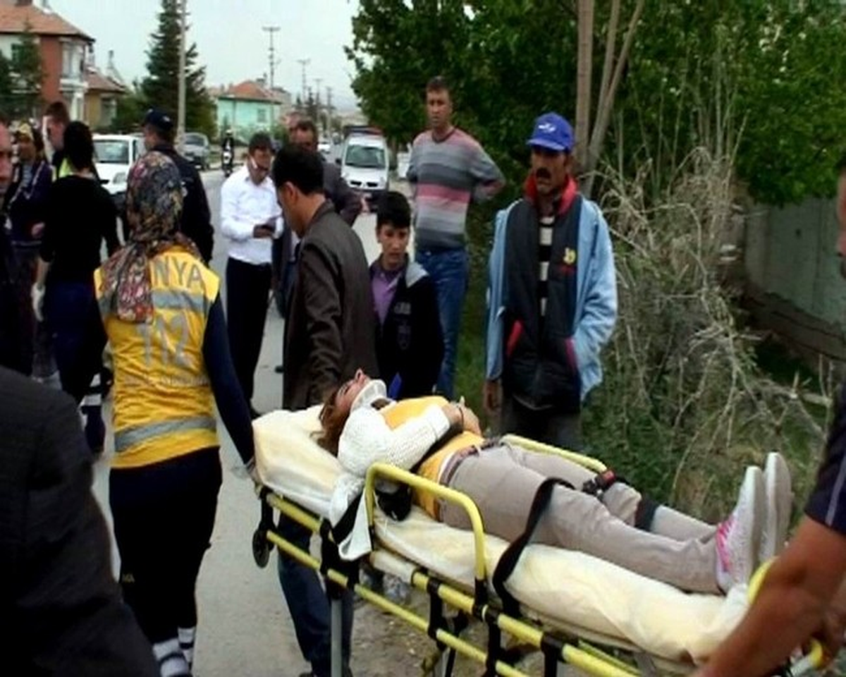 Ereğli\'de Yolcu Minibüsüyle Otomobil Çarpıştı: 4 Yaralı
