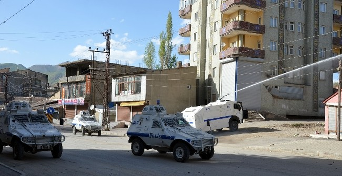 Yüksekova\'da Mobese Gerginliği