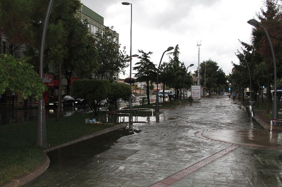 Sakarya\'ya Bir Ayllık Yağmur Bir Günde Düştü