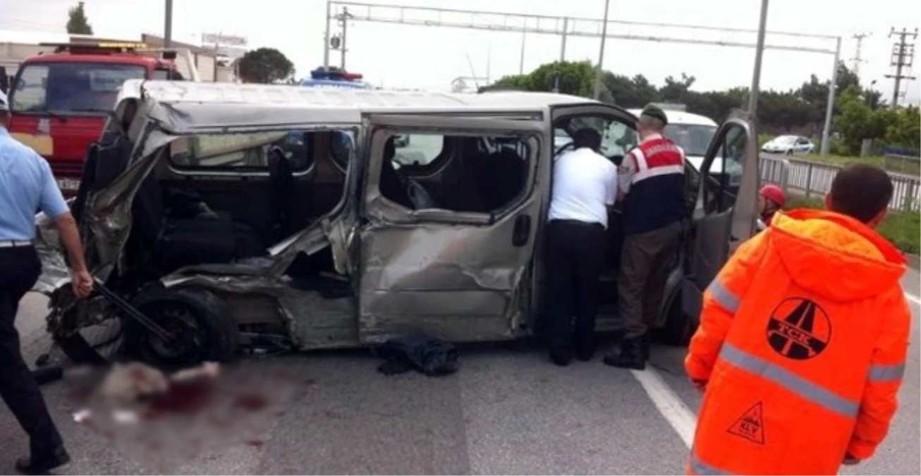 Balıkesir\'de Trafik Kazası: 10 Yaralı
