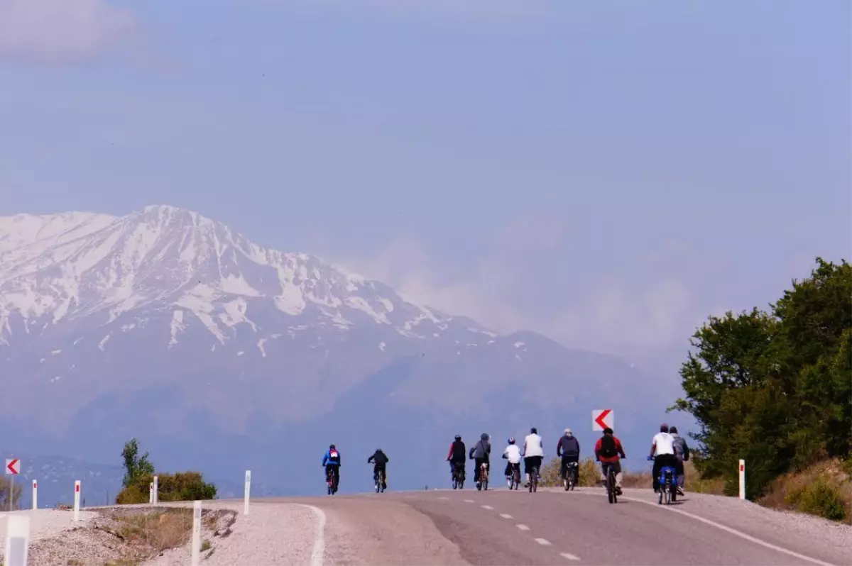 Beyşehir Gölü Etrafında Pedal Çevirecekler