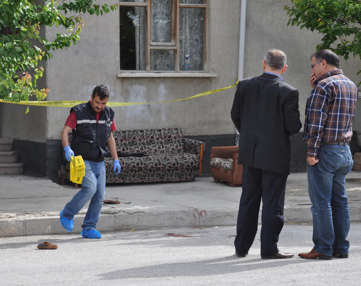 Eşini ve Baldızını Öldürüp, Kayınvalidesini Yaraladı