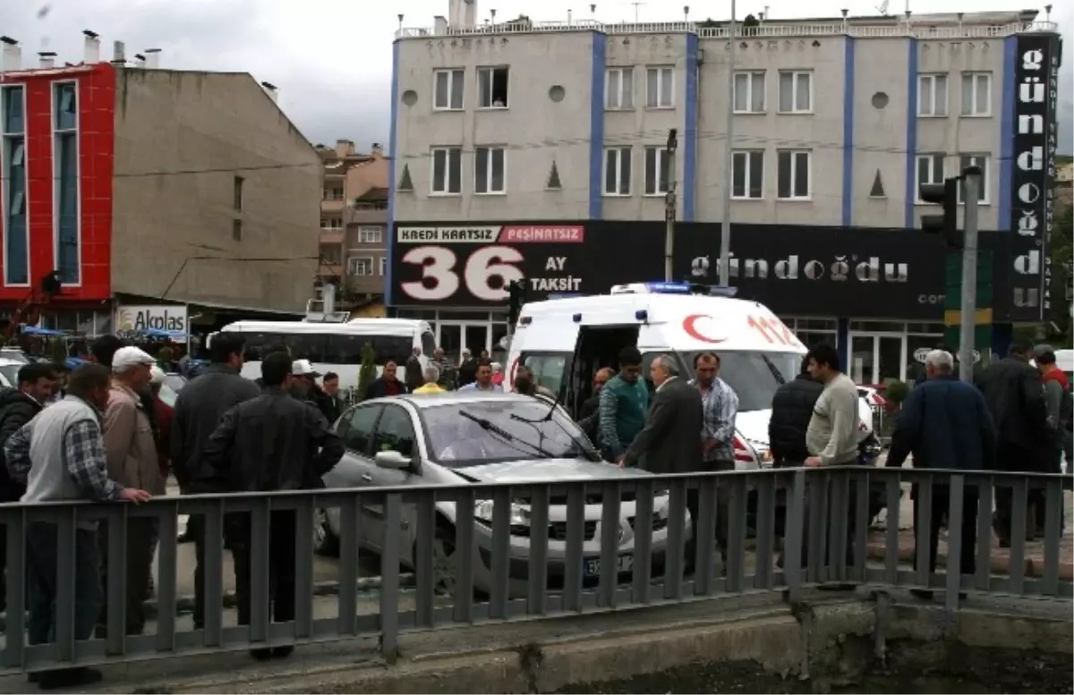 Hasta Taşıyan Ambulans Kaza Yaptı