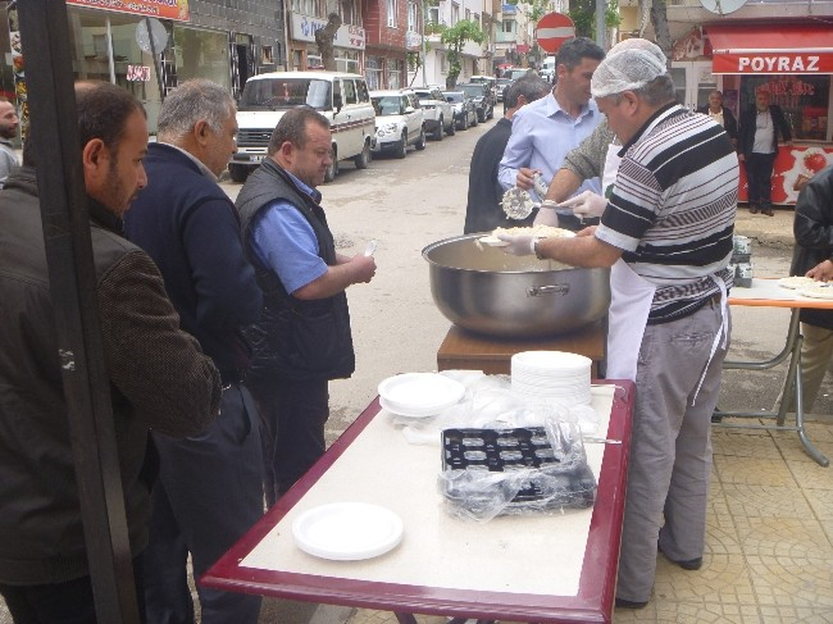 Hayırsever Kardeşlerden Hıdrellez Pilavı İkramı