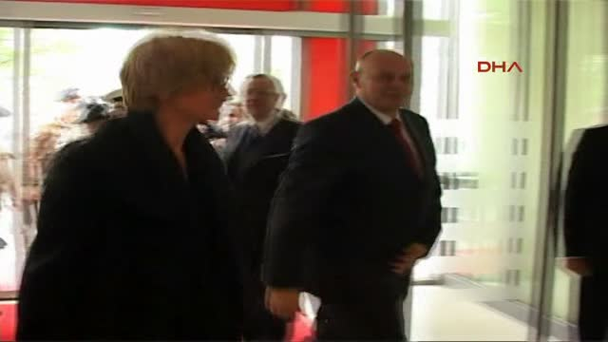 İtalya Savunma Bakanı Roberta Pinotti Kosova\'da