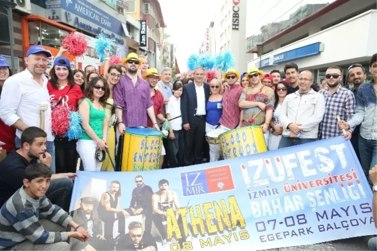 İzmir Üniversitesi Bahar Şenliğinde Athena Coşkusu