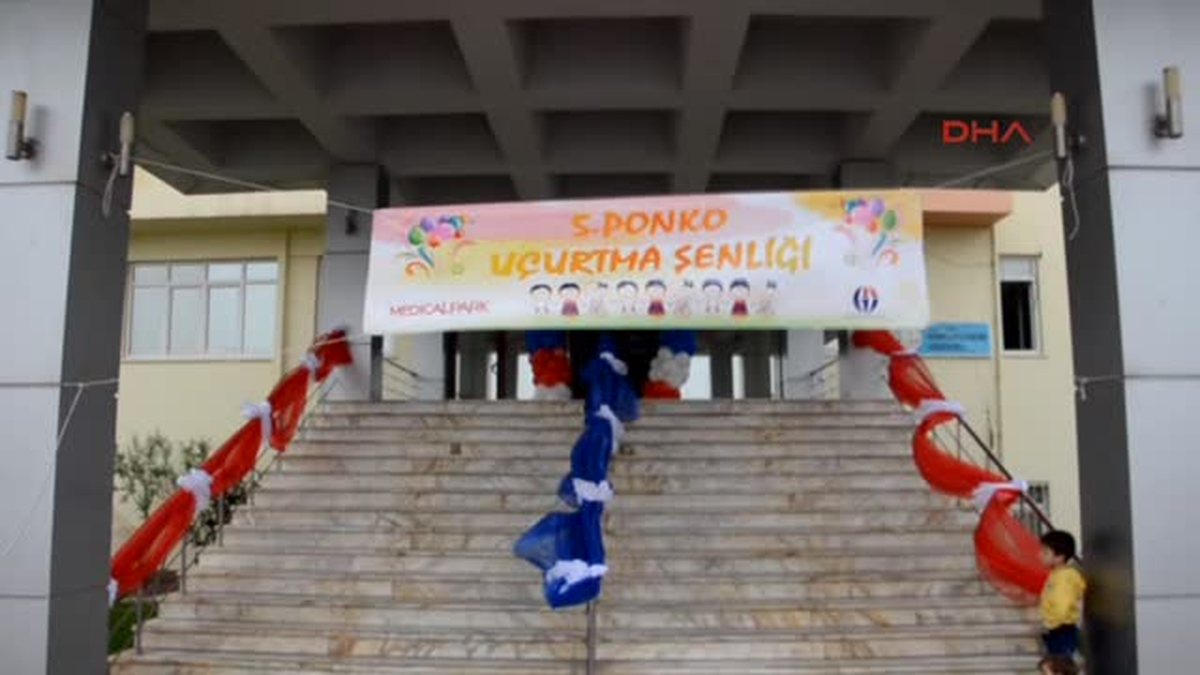 Jandarmalar Lösemili Çocuklarla Uçurtma Uçurdu