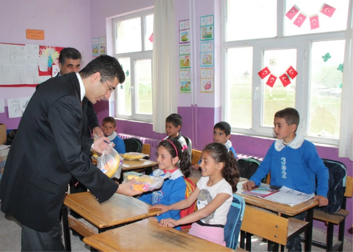 Adilcevaz Kaymakamı Özbek\'ten Okul Ziyareti