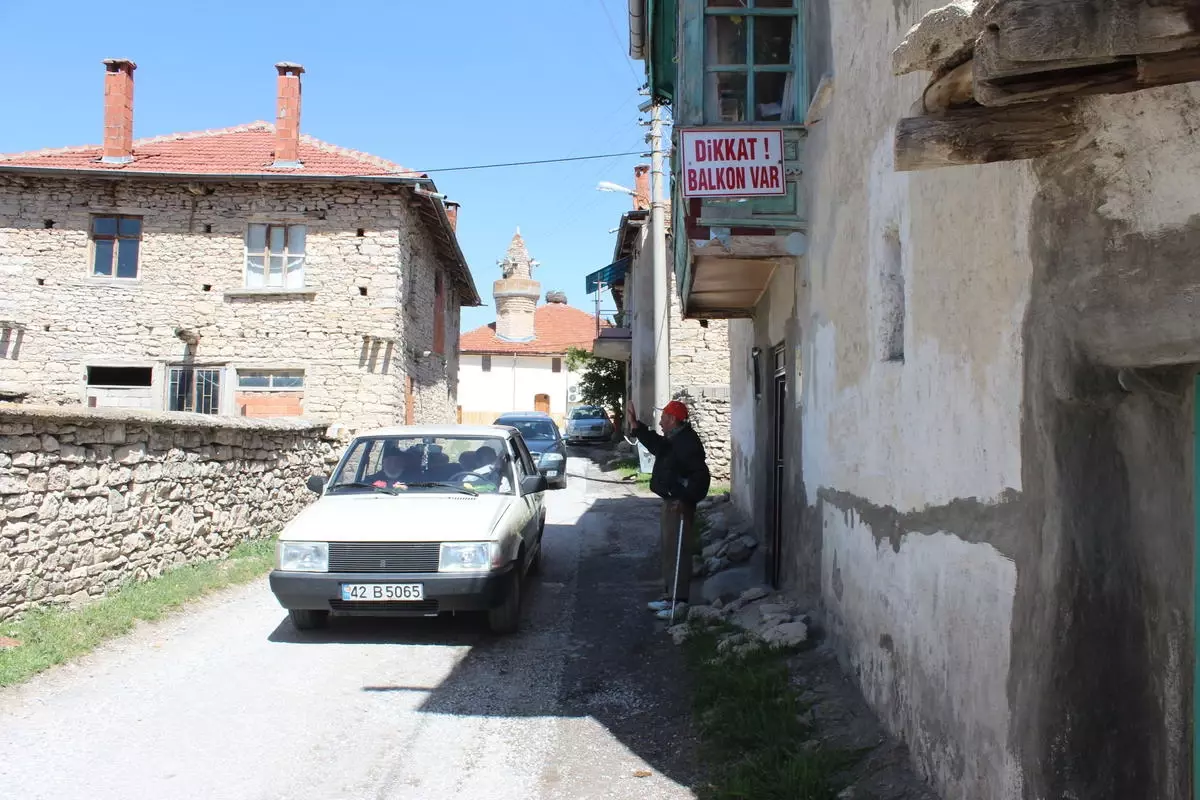 Lütfen Çarpmayınız, Balkon Var!"