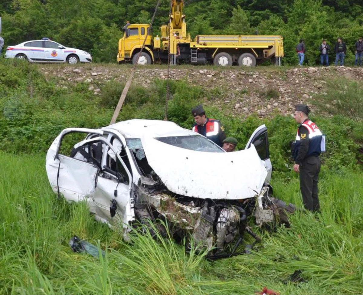 Sinop\'ta Trafik Kazası: 1 Ölü, 1 Yaralı