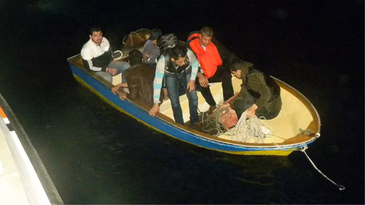 Sürüklenen Teknede 17 Kaçak Kurtarıldı