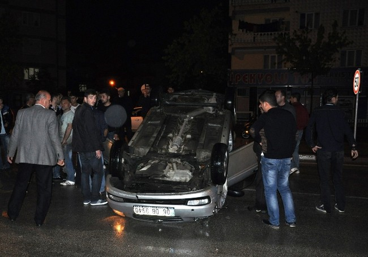 İnegöl\'de Takla Atan Araçta Can Pazarı