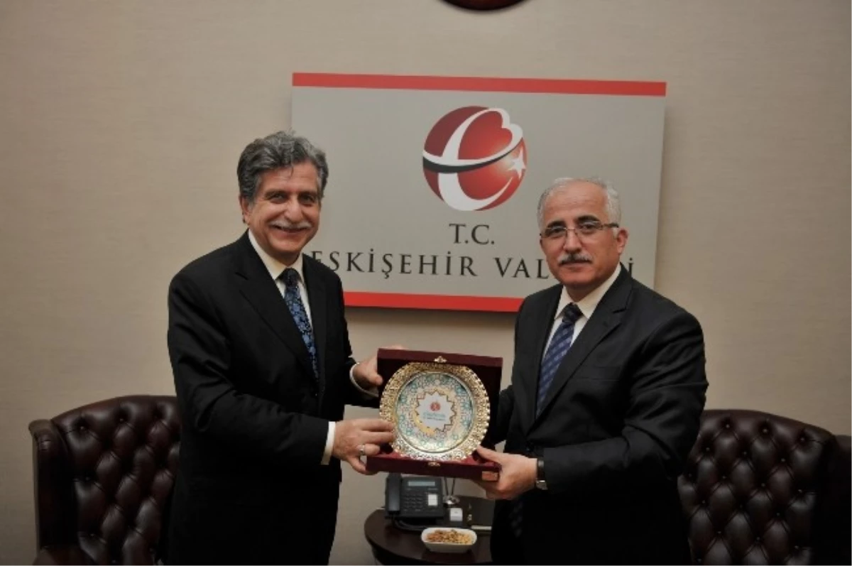 Türkiye\'nin Vatikan Büyükelçisi Prof. Dr. Gürsoy, Vali Tuna\'yı Ziyaret Etti